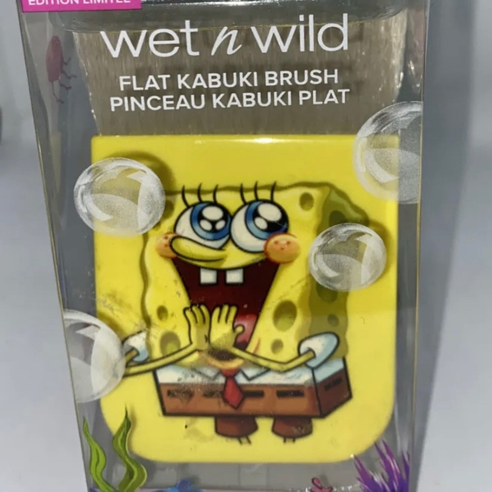 Wet n Wild Spongebob SquarePants Limited Edition Flat Kabuki Brush